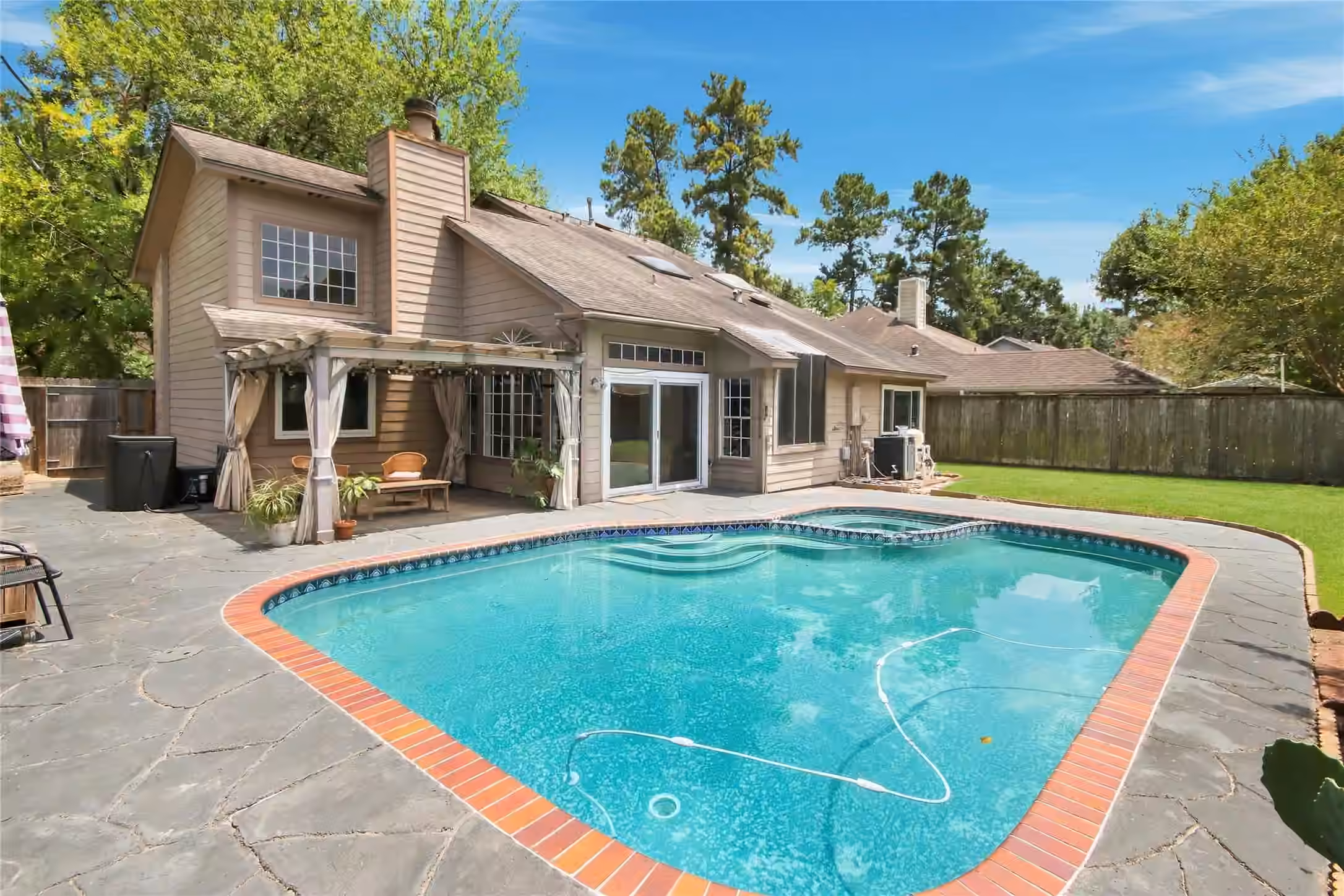 Photo 4 of 5447 Haven Oaks Drive, Houston, TX