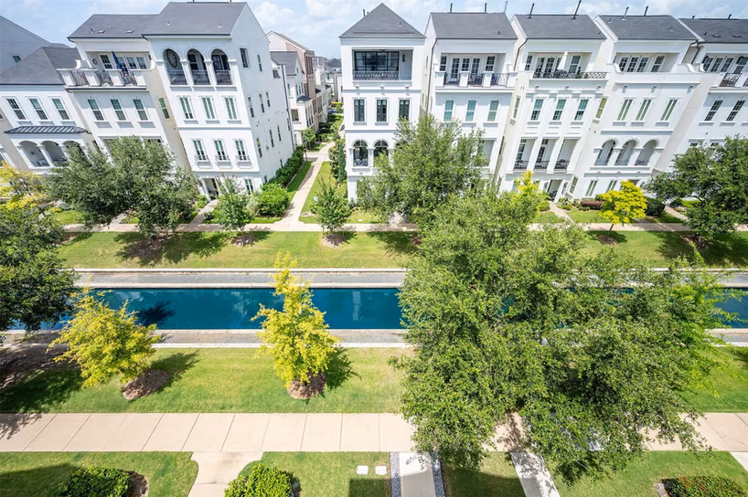 Photo 5 of 814 Dunleigh Meadows Lane, Houston, TX
