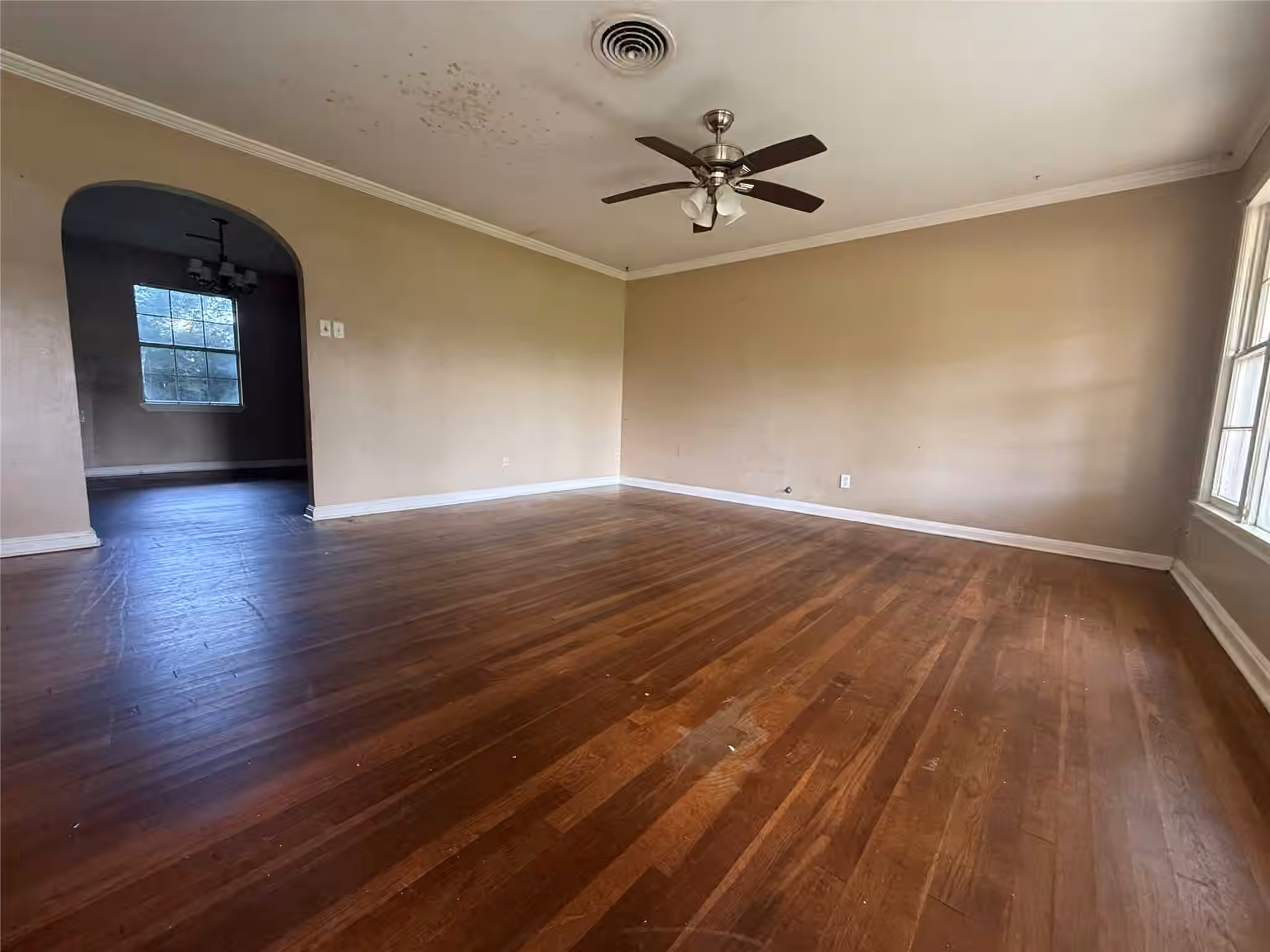 Photo 3 of 5501 Milart Street, Houston, TX