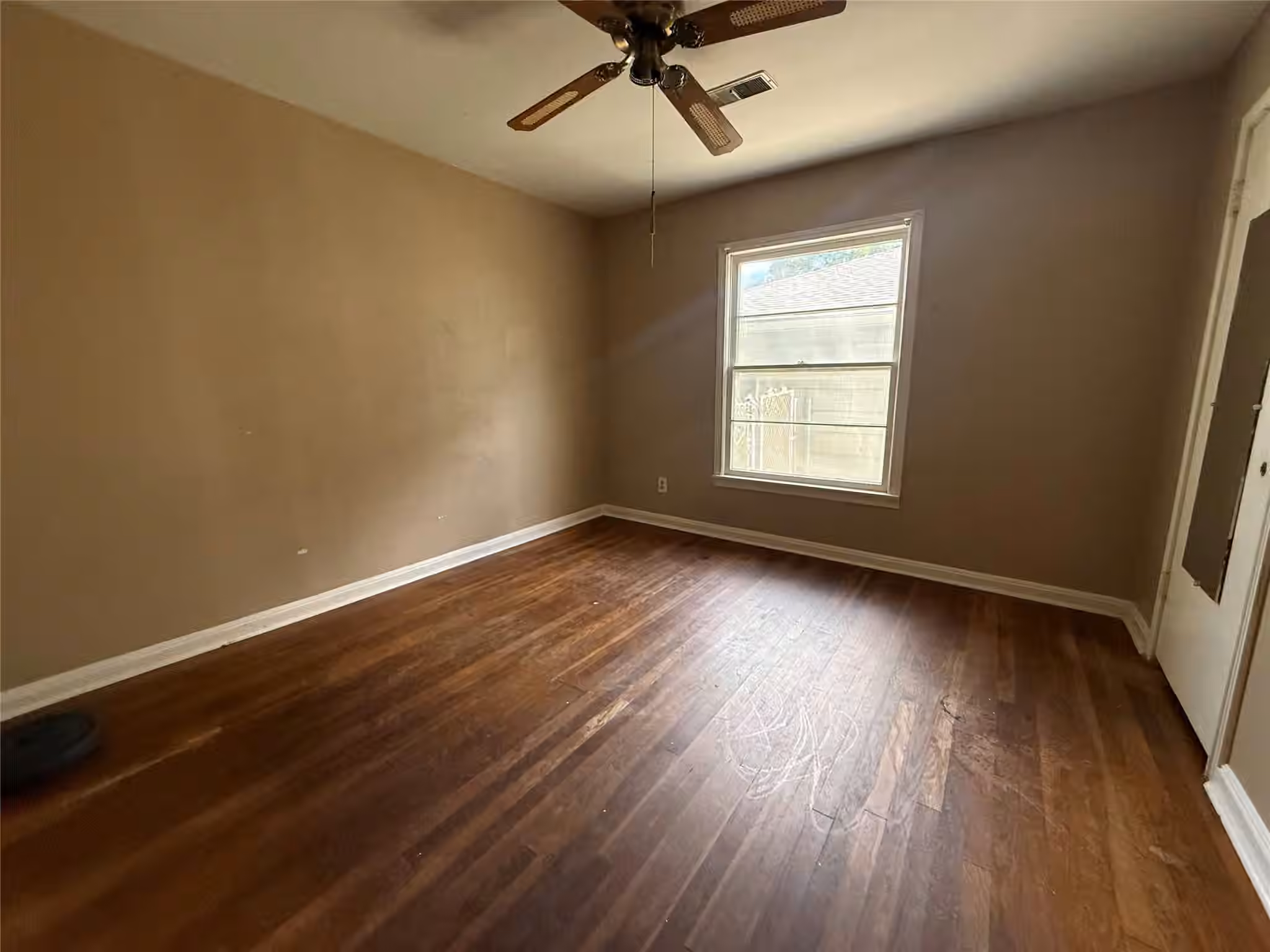 Photo 5 of 5501 Milart Street, Houston, TX