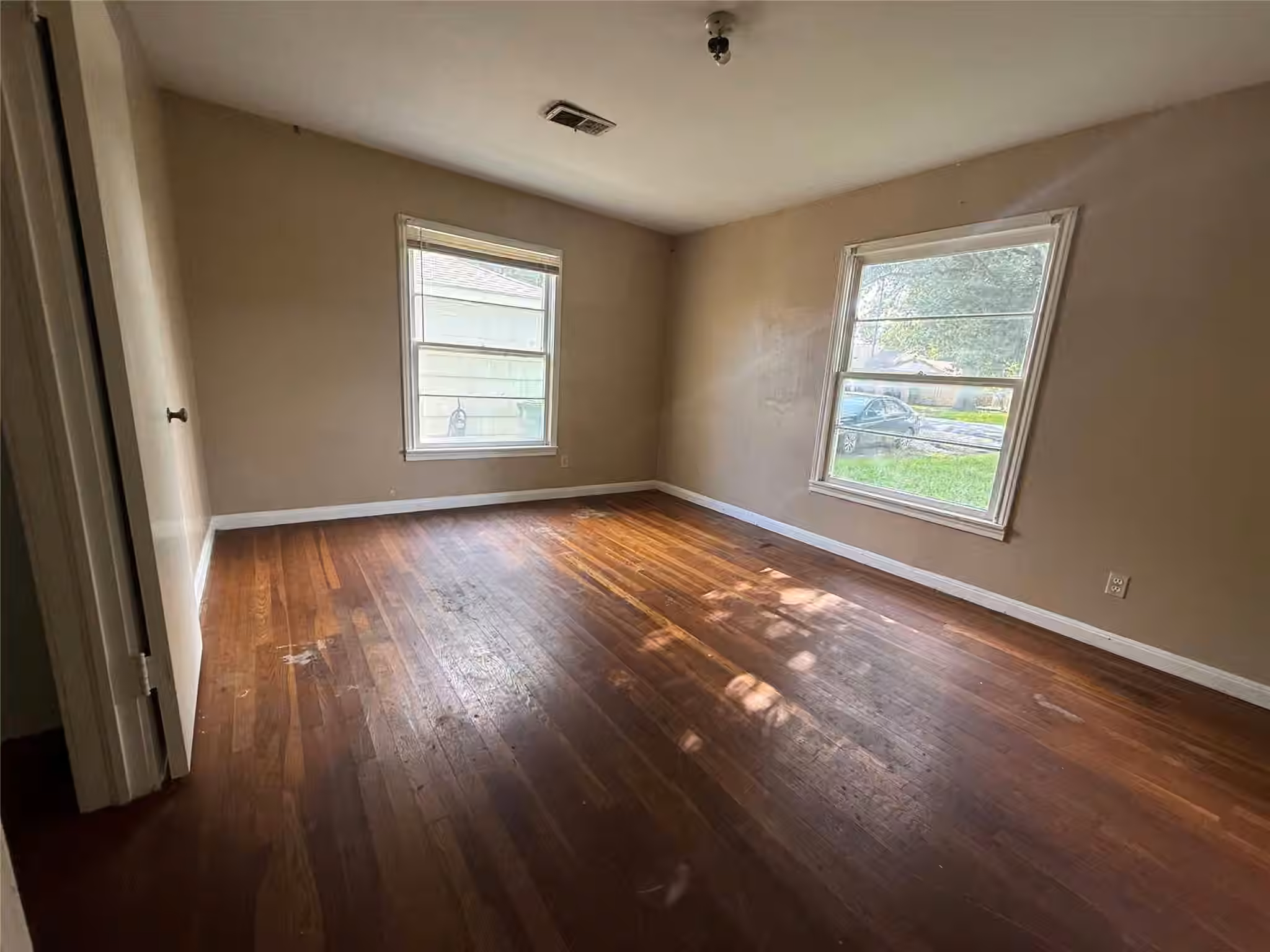 Photo 6 of 5501 Milart Street, Houston, TX