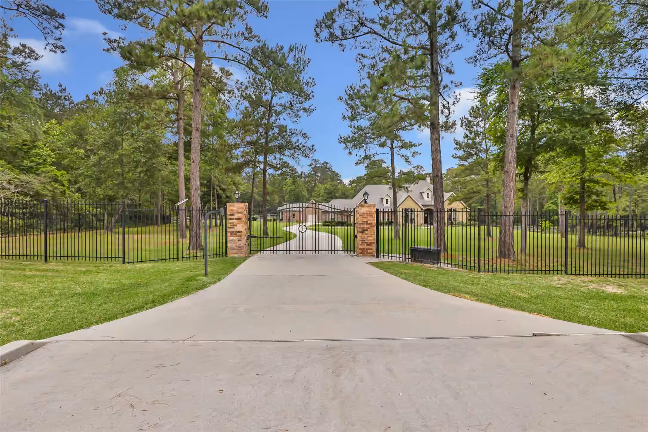 Photo of 229 Sundog Road, Huntsville, TX 77340