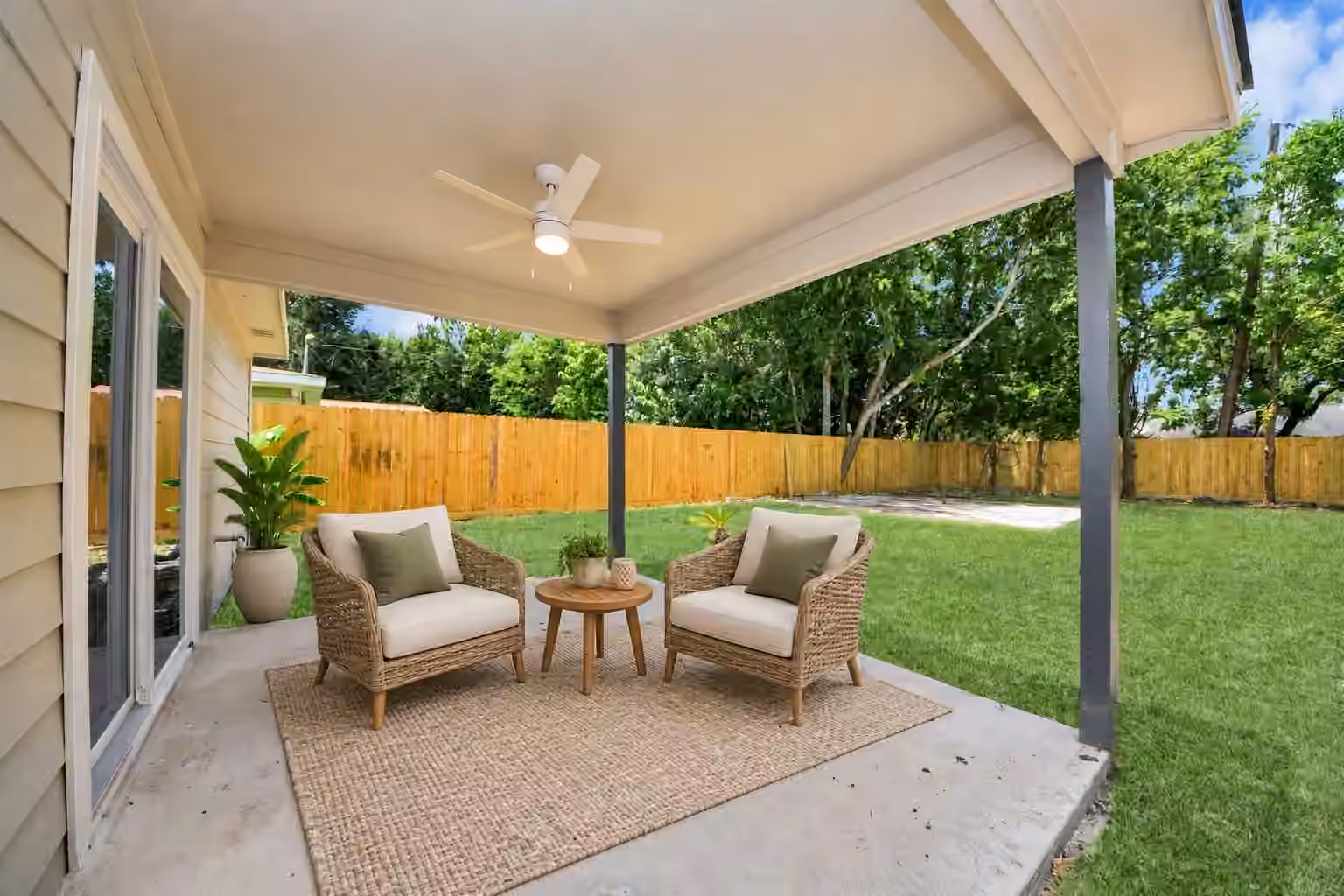 Photo 5 of 5111 Willow Glen Drive, Houston, TX