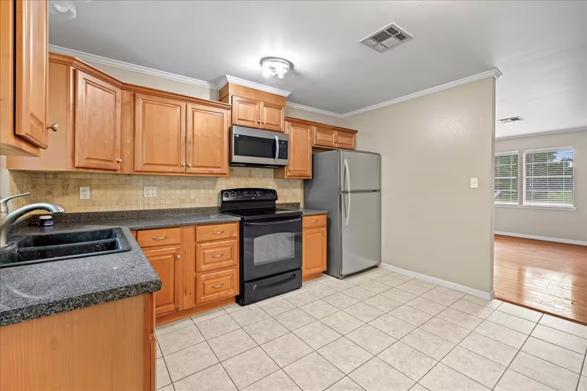 Photo 6 of 512 N College Street, Weimar, TX