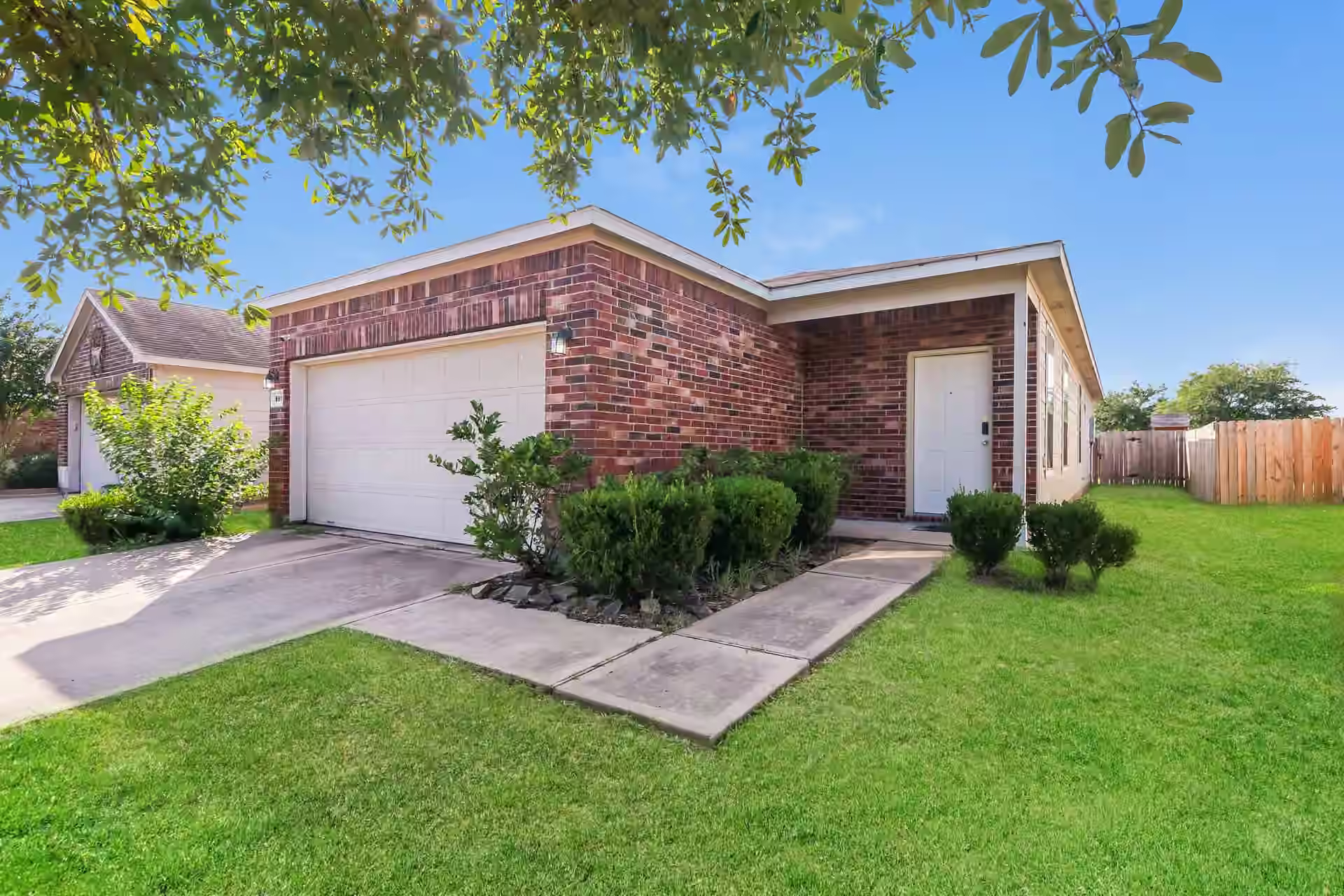 Photo 2 of 6615 Dayridge Lane, Houston, TX