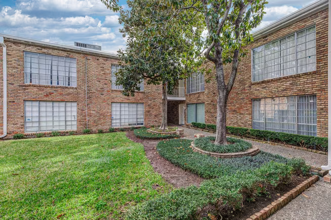 Photo 3 of 2101 Fountain View Drive 46C, Houston, TX