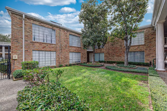Photo 4 of 2101 Fountain View Drive 46C, Houston, TX