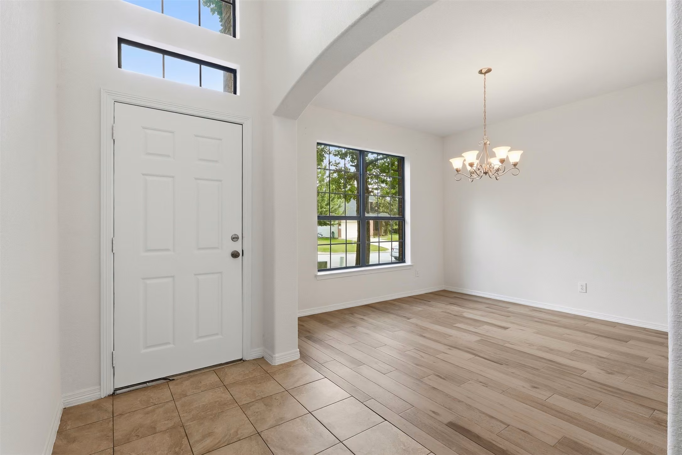 Photo 4 of 816 Belvedere Drive, Conroe, TX