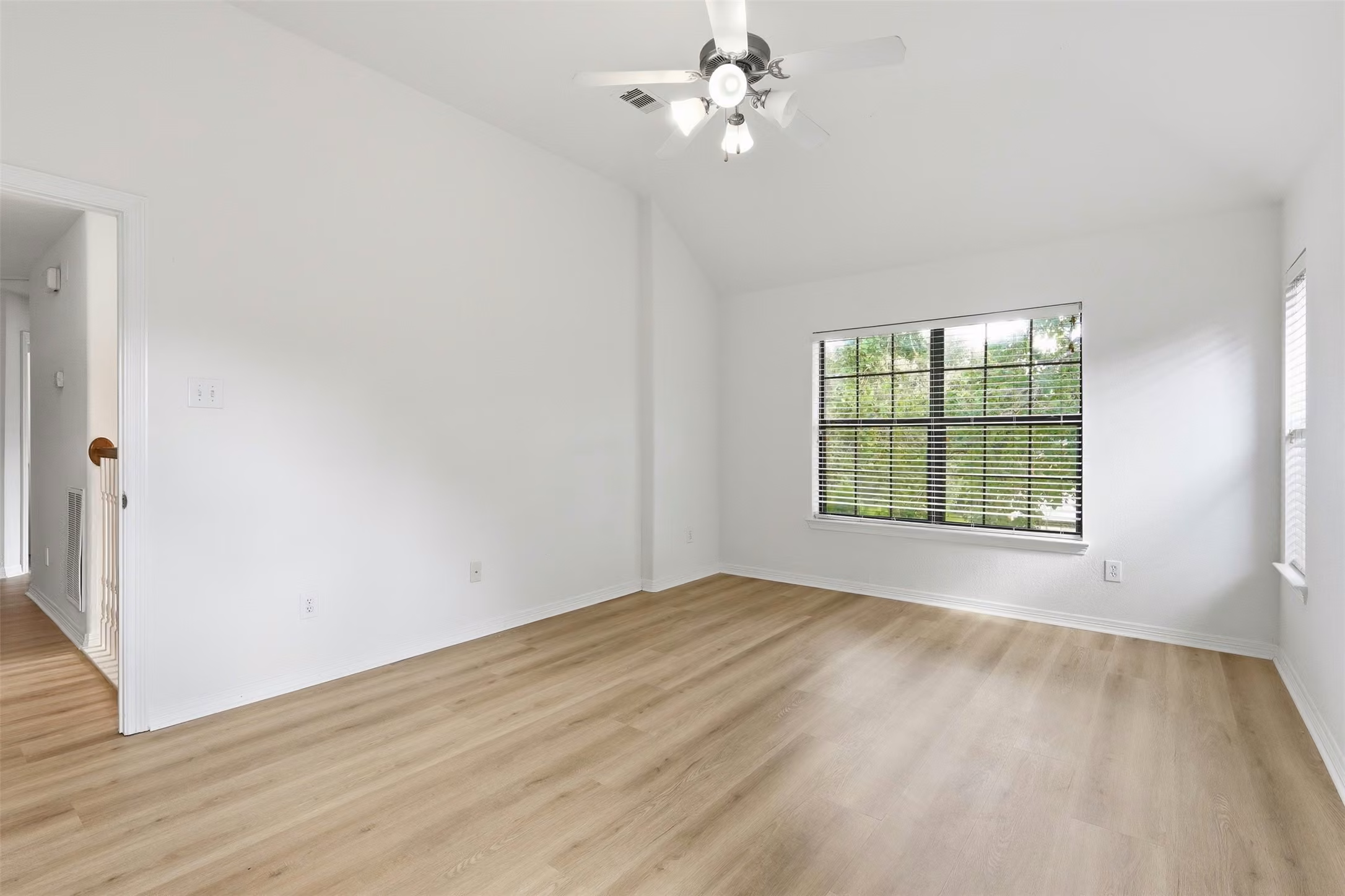 Photo 7 of 816 Belvedere Drive, Conroe, TX
