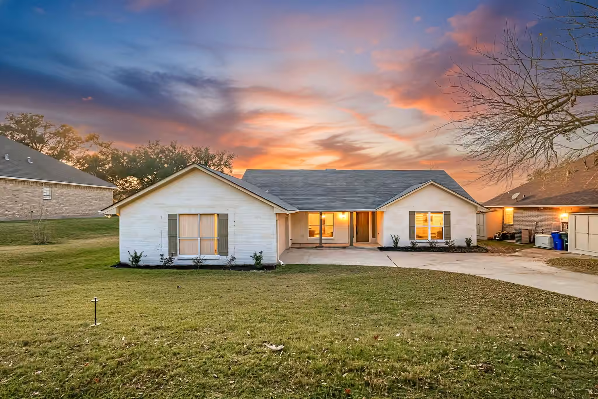 Photo of 1328 Green Briar Drive, Huntsville, TX