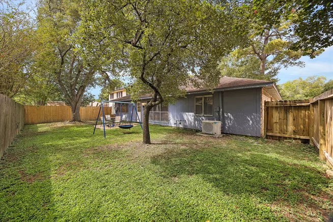 Photo 5 of 18926 Pine Trace Court, Humble, TX