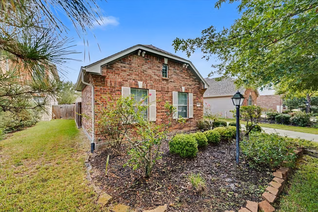 Photo 3 of 115 Zephyr Bend Place, The Woodlands, TX