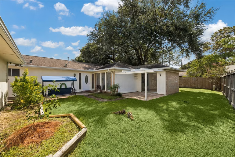 Photo 6 of 15714 Echo Hill Drive, Houston, TX