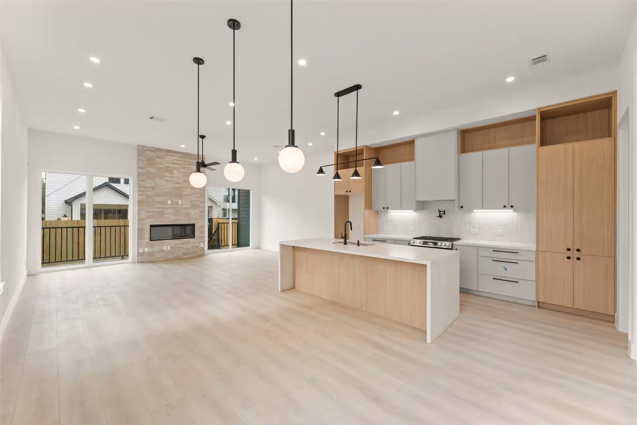Photo 5 of 308 E 35th Street, Houston, TX