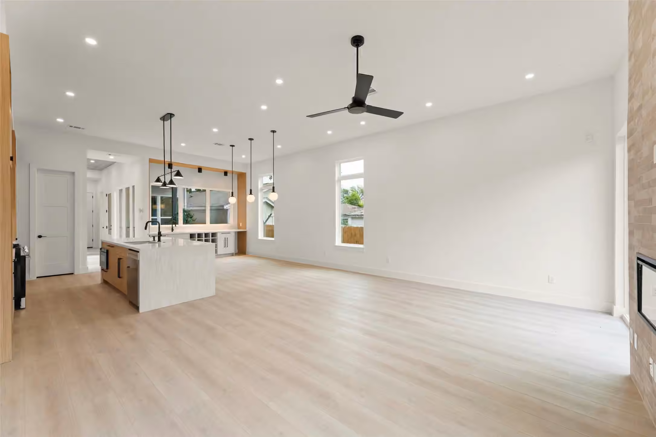 Photo 6 of 308 E 35th Street, Houston, TX