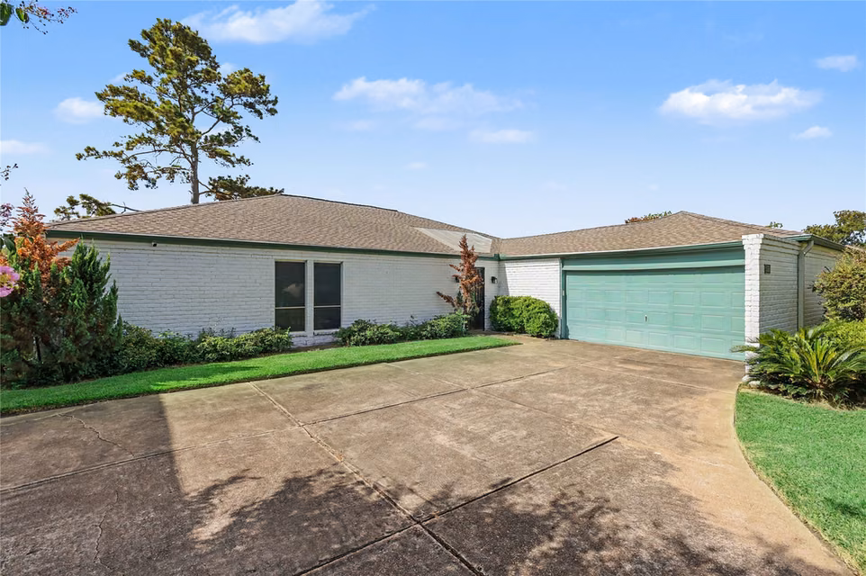 Photo 2 of 5519 Arncliffe Drive, Houston, TX