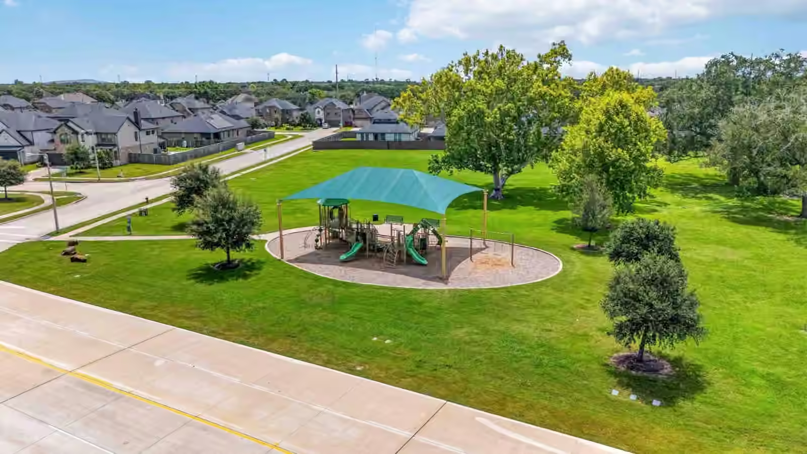 Photo 4 of 2503 Friendswood Trail, Friendswood, TX