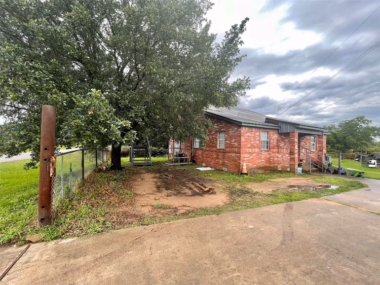 Photo 2 of 20661 Cochran Road, Prairie View, TX