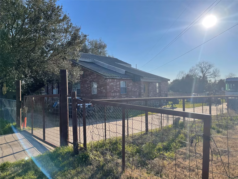 Photo 4 of 20661 Cochran Road, Prairie View, TX