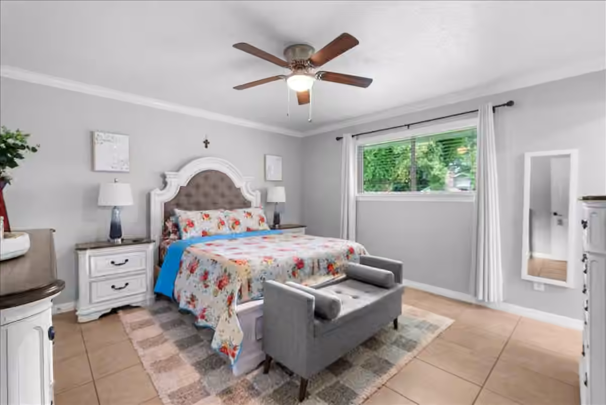 Photo 4 of 12116 Mills Lane, Houston, TX