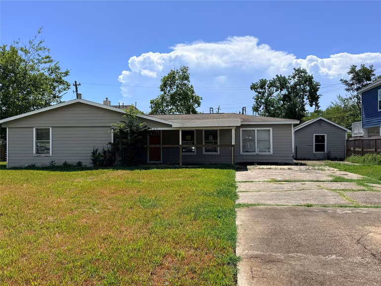 Photo of 323 Seagrove Street, Shoreacres, TX