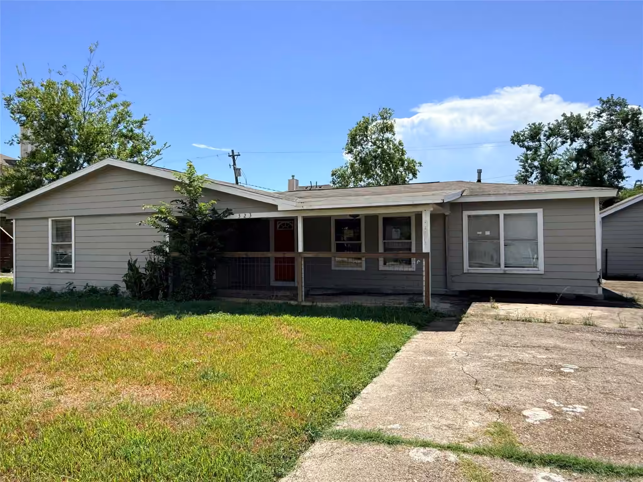 Photo 3 of 323 Seagrove Street, Shoreacres, TX