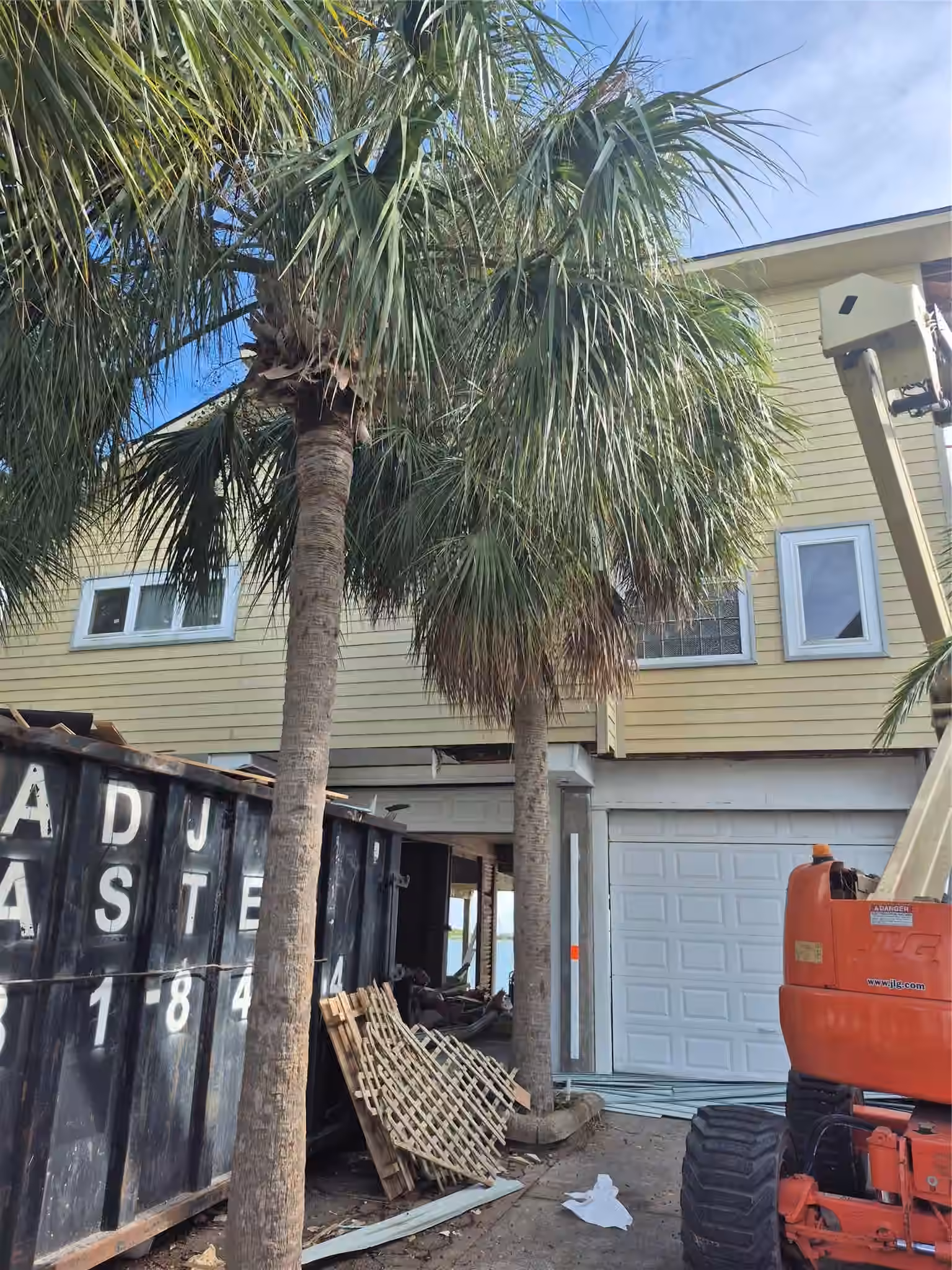 Photo 2 of 1823 Port O Call Street, Tiki Island, TX