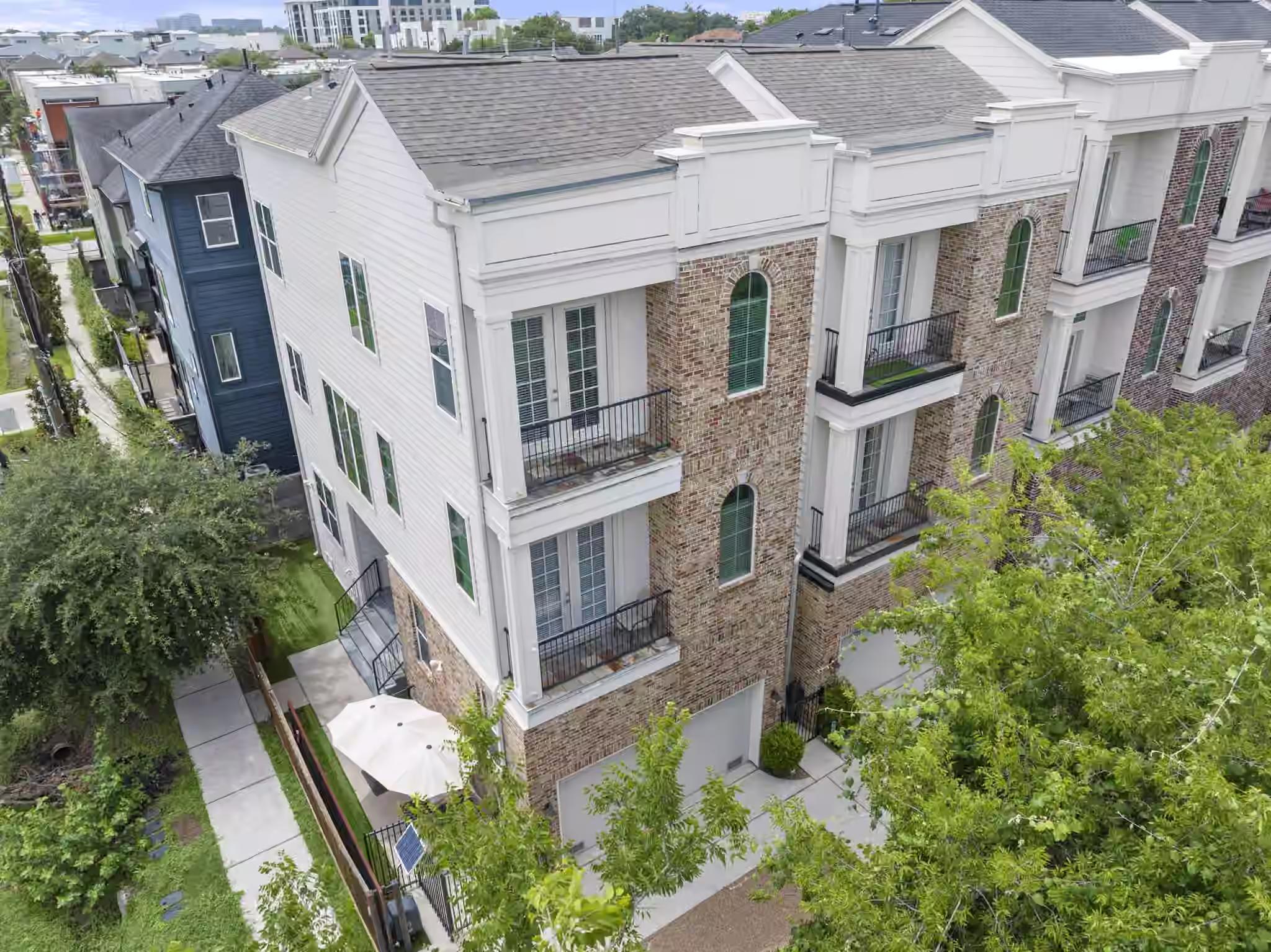 Photo of 1041 W 17th Street, Houston, TX 77008