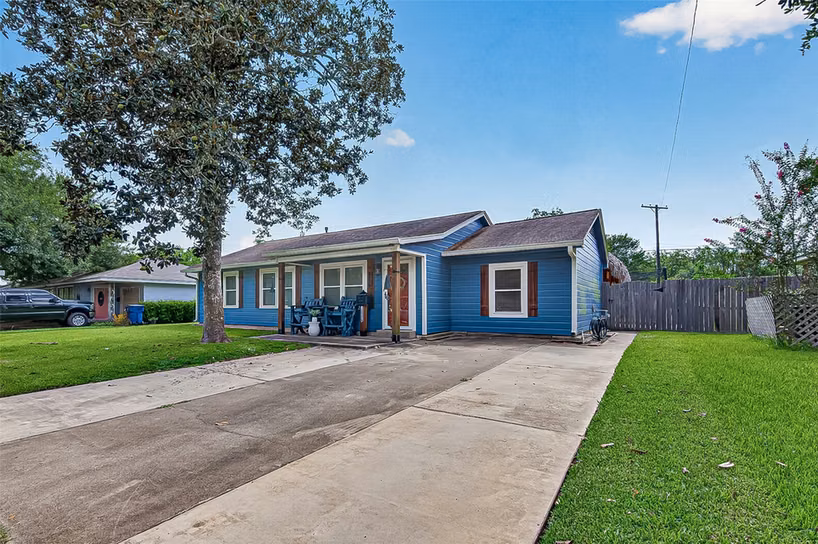 Photo 3 of 206 S Mattson Street, West Columbia, TX
