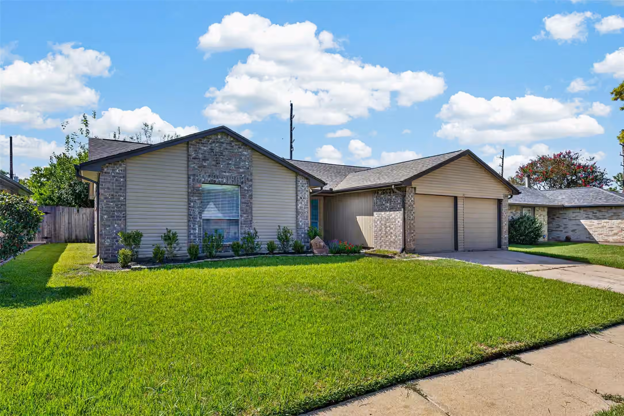 Photo 3 of 707 Shenandoah Drive, Richmond, TX