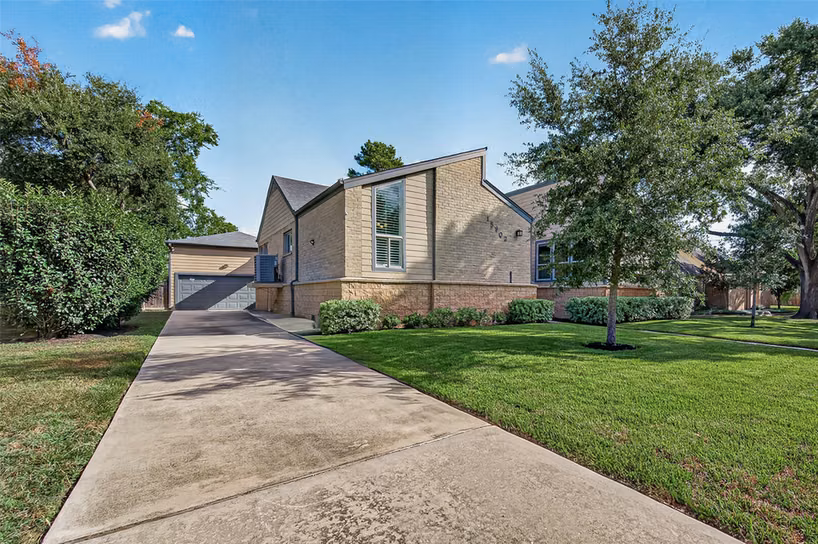 Photo 2 of 15902 Jersey Drive, Jersey Village, TX