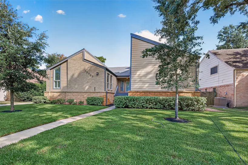 Photo 3 of 15902 Jersey Drive, Jersey Village, TX