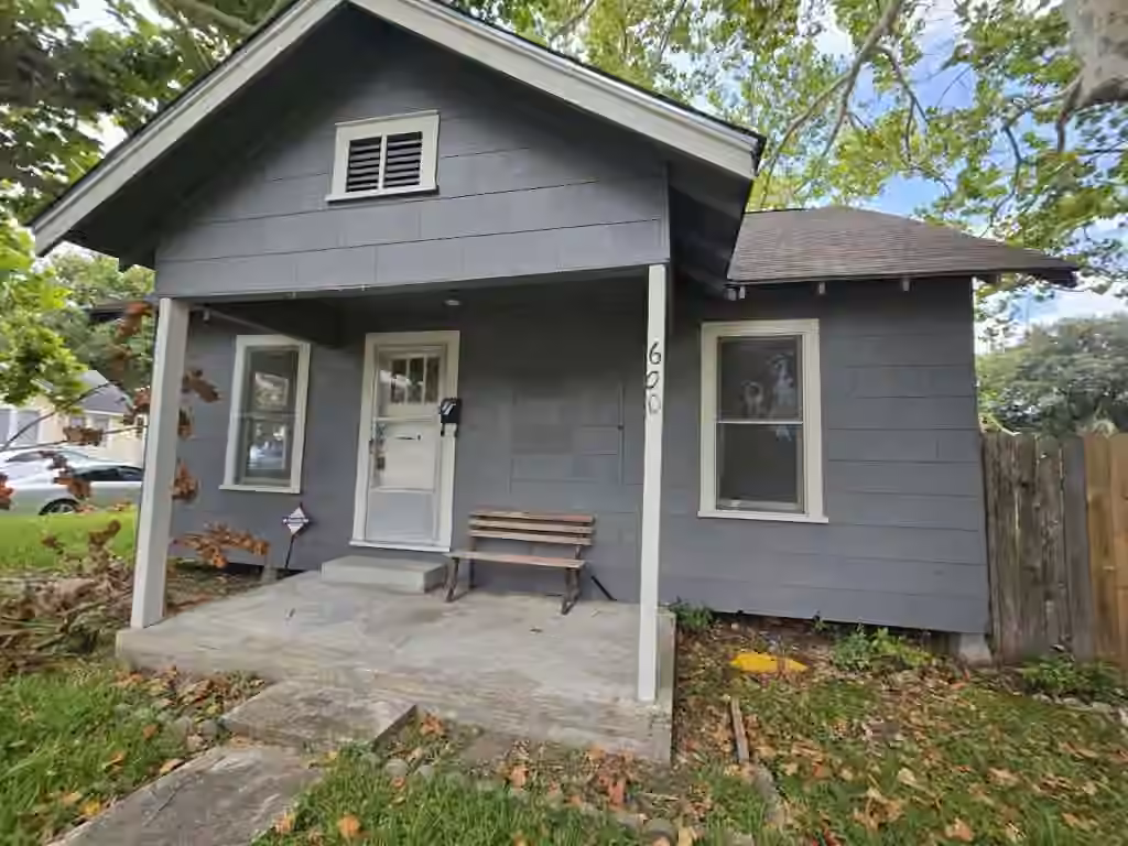 Photo of 600 E Fayle Street, Baytown, TX 77520