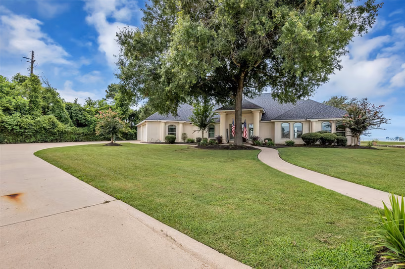Photo 3 of 6426 Dow Reef Drive, Beach City, TX