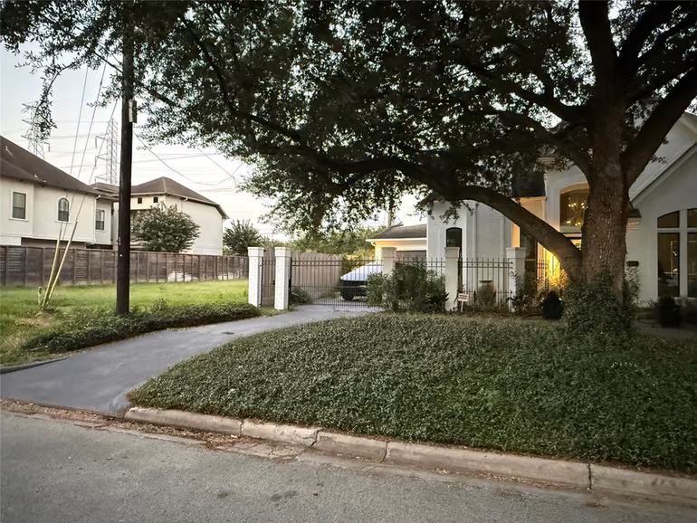 Photo 7 of 20 Hackberry Lane B, Houston, TX