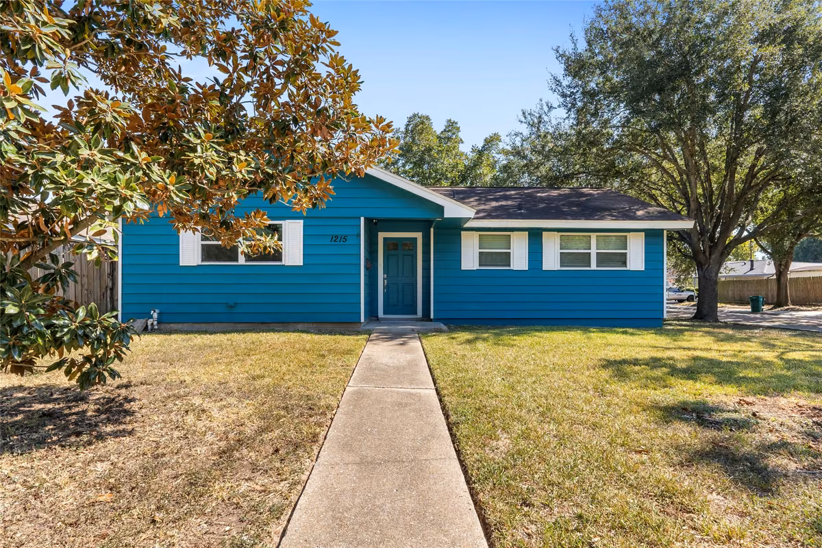 Photo of 1215 Glenmore Drive, Pasadena, TX 77503