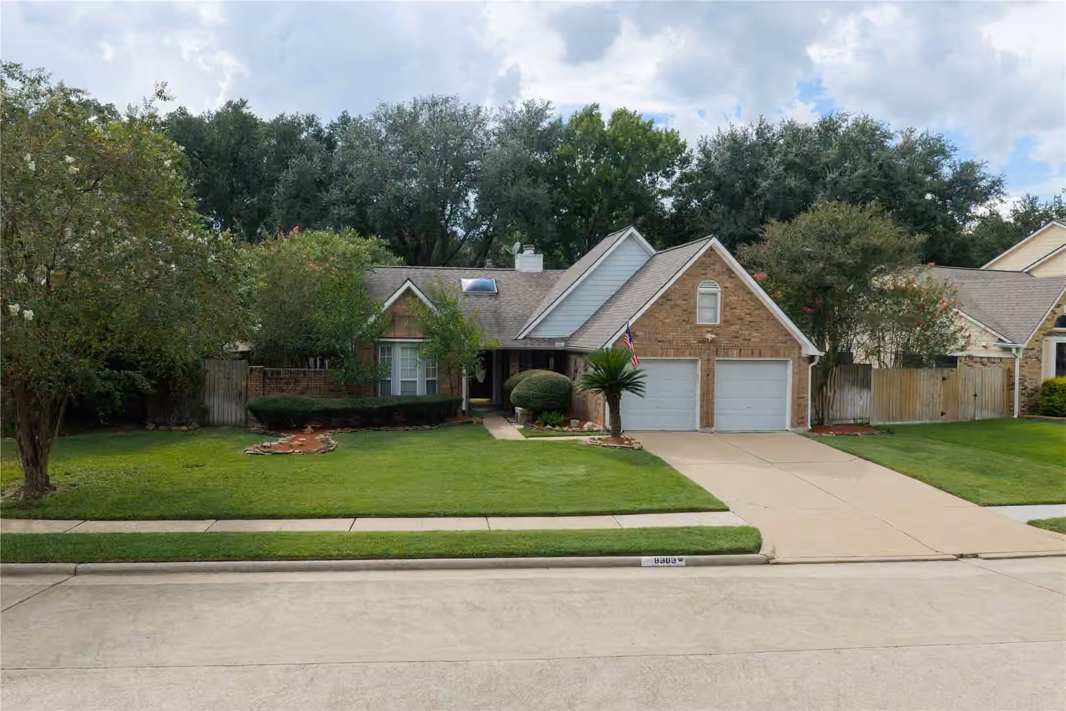 Photo 2 of 8303 Plum Lake Drive, Houston, TX