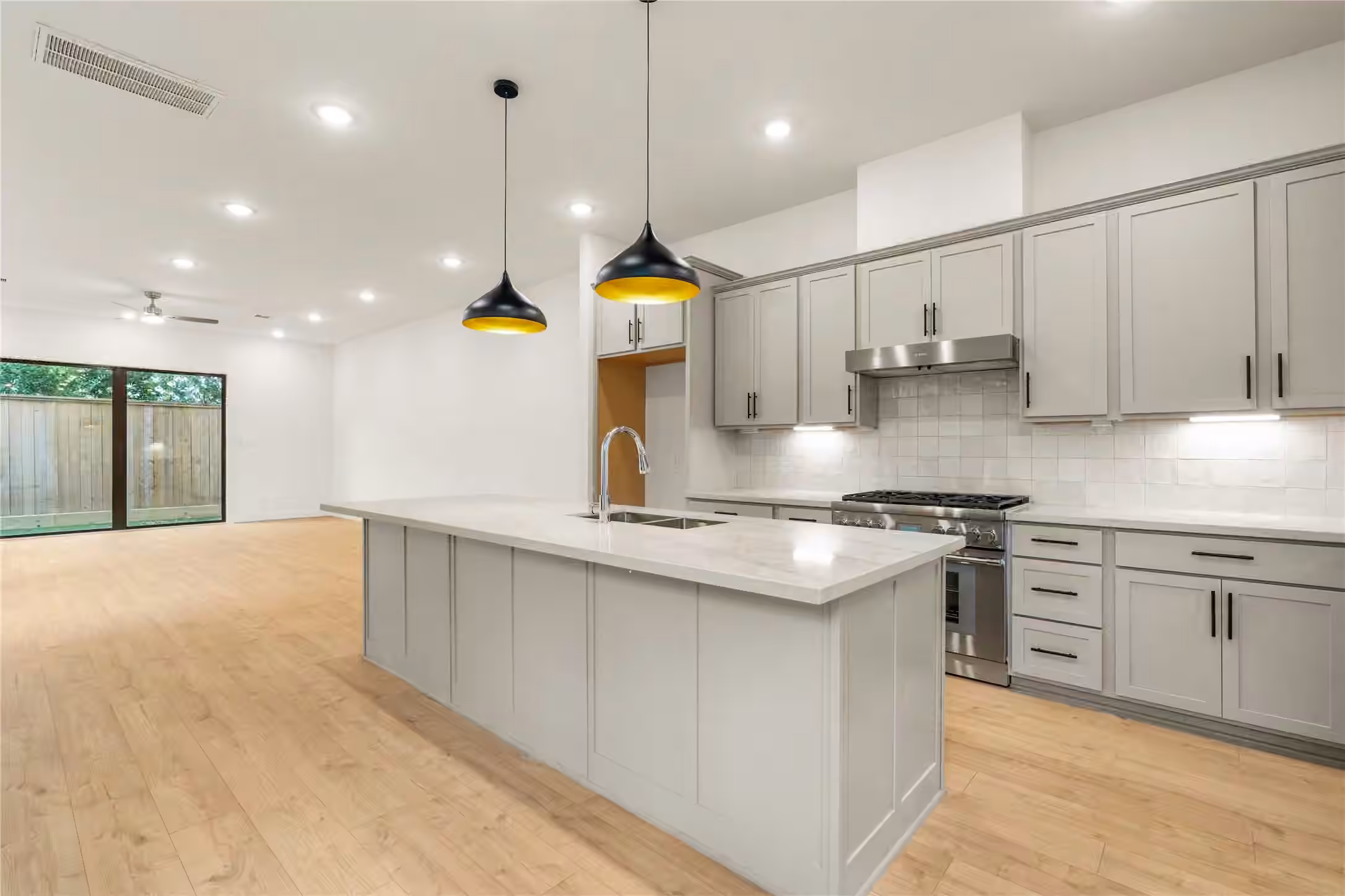 Photo 4 of 5016 Schuler Street, Houston, TX