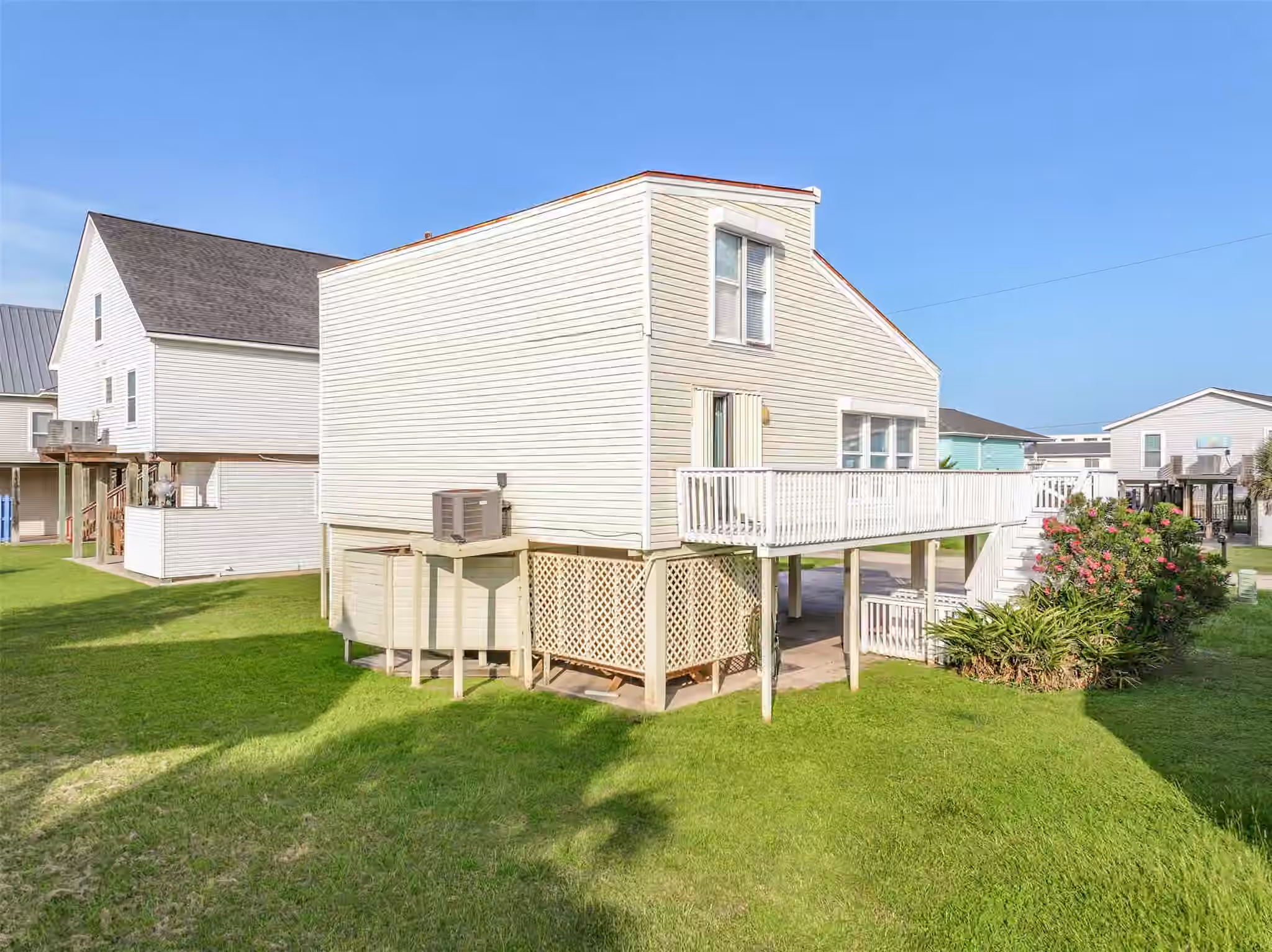 Photo 5 of 12600 W Ventura Drive, Galveston, TX