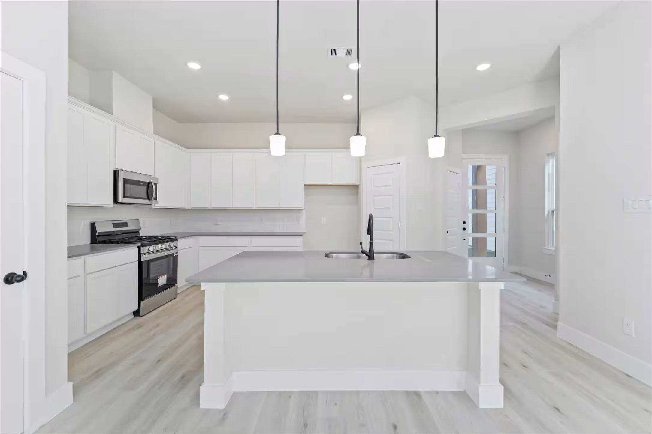 Photo 3 of 3010 La Rambla Drive, Houston, TX