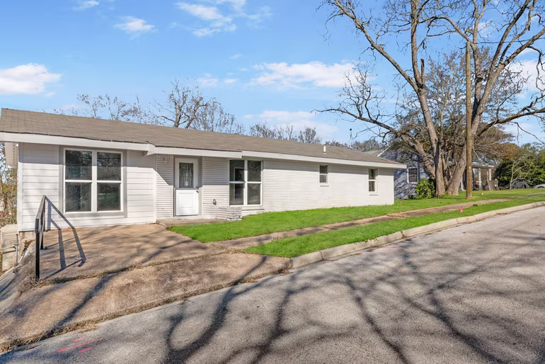 Photo 2 of 1614 13th Street, Huntsville, TX