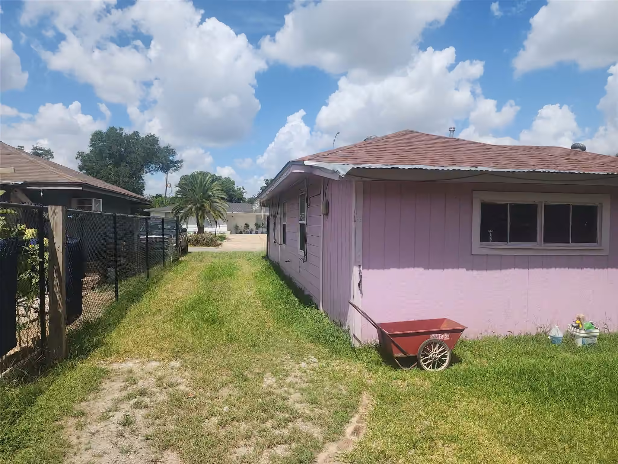 Photo 2 of 937 Vivian Avenue, Pasadena, TX