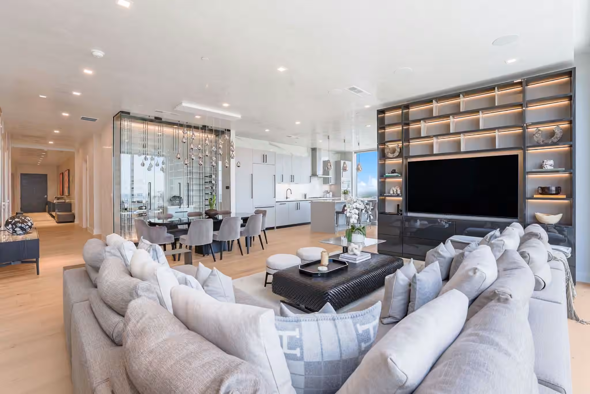 Photo 3 of 1711 Allen Parkway 2704, Houston, TX