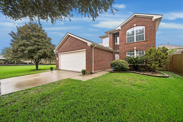Photo 2 of 2709 Los Alamos Circle, Deer Park, TX