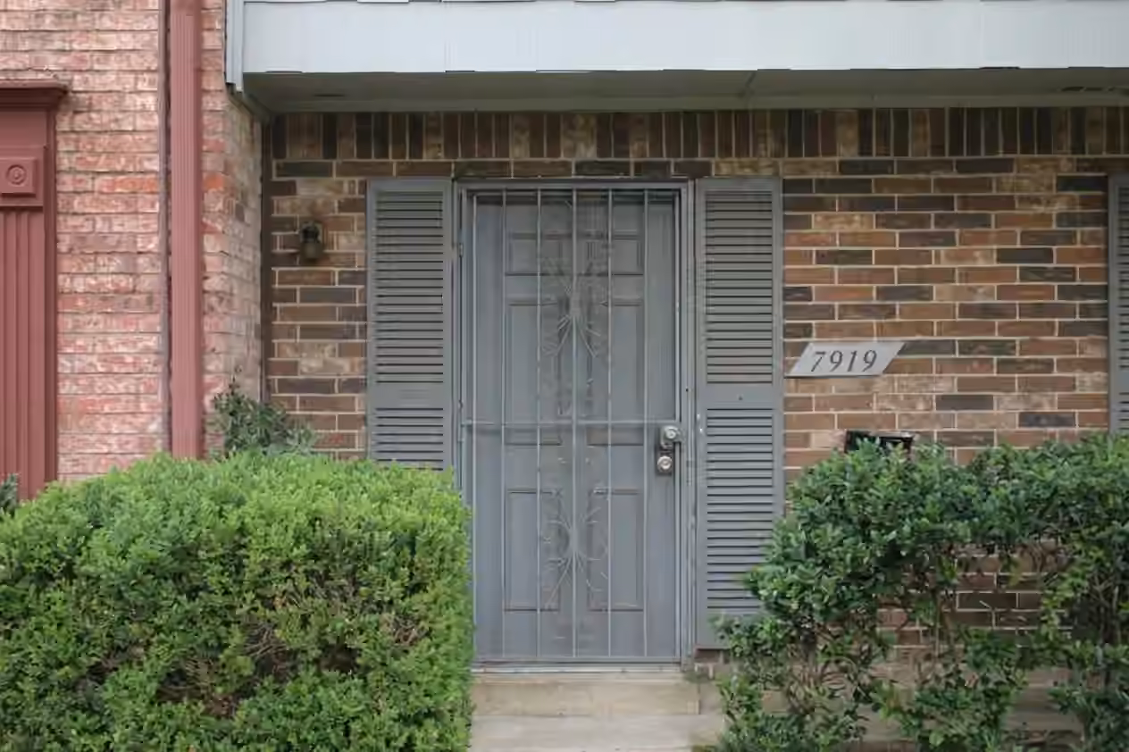 Photo 3 of 7919 Grove Ridge Drive, Houston, TX