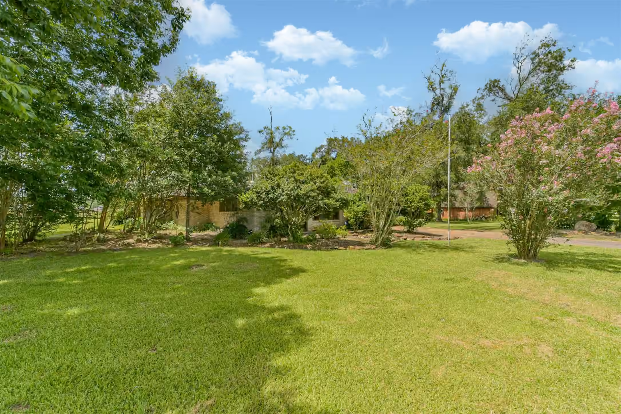 Photo 4 of 18519 Fm 2100 Road, Crosby, TX