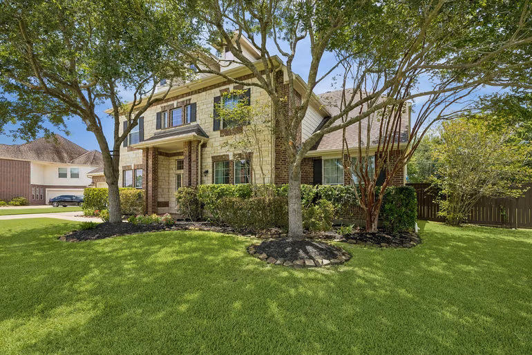Photo 5 of 2400 Lakeway Drive, Friendswood, TX