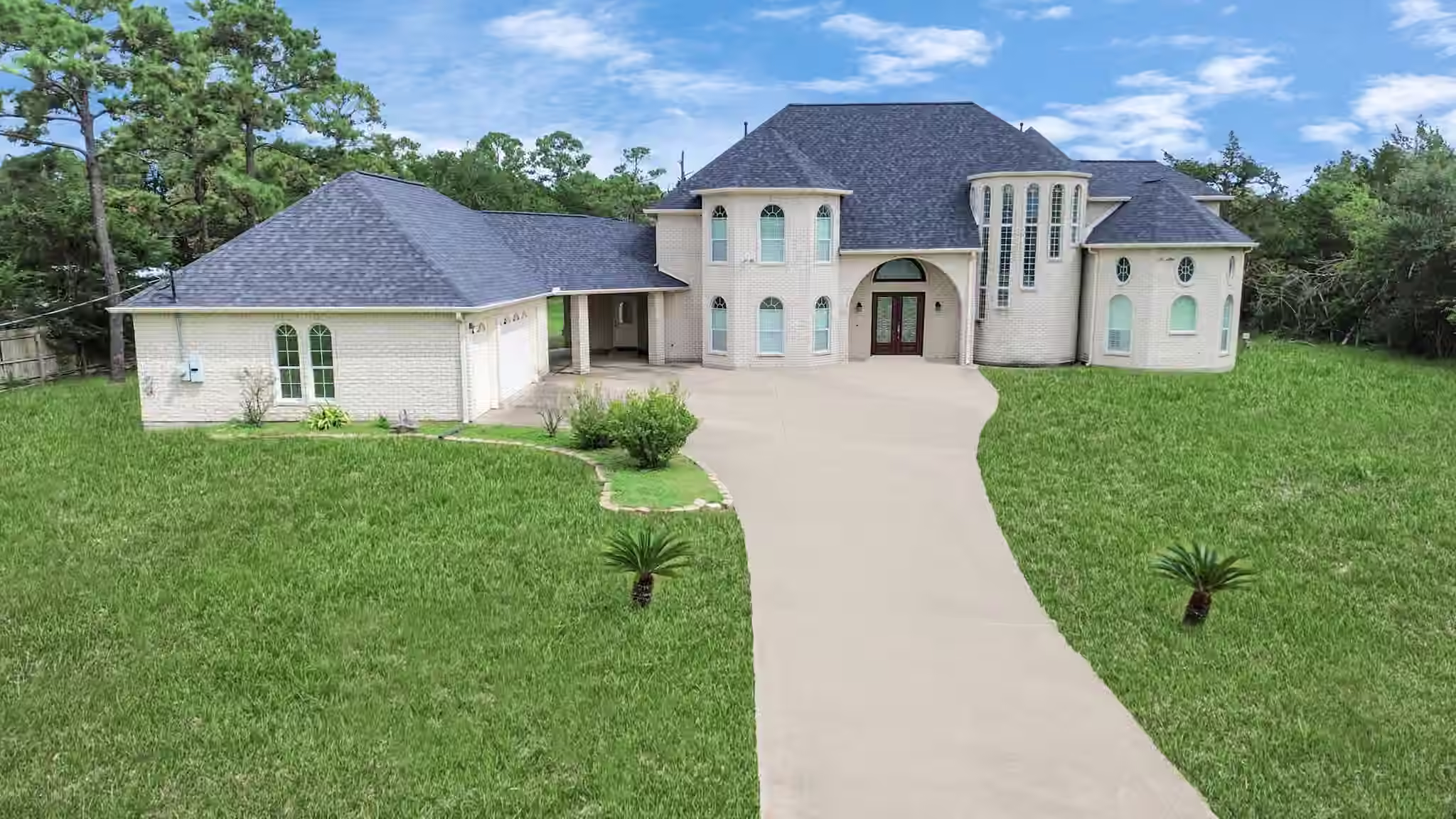 Photo 2 of 1321 E Archer Road, Baytown, TX
