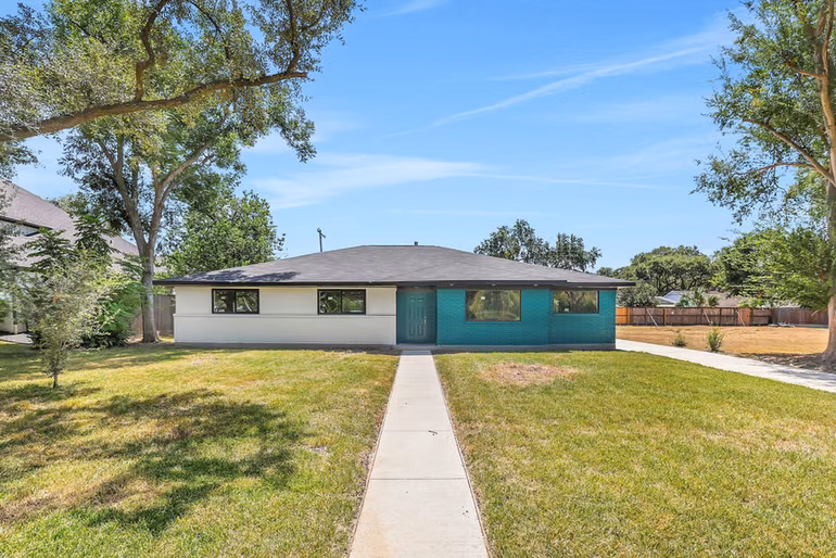 Photo of 7915 S Braeswood Boulevard, Houston, TX