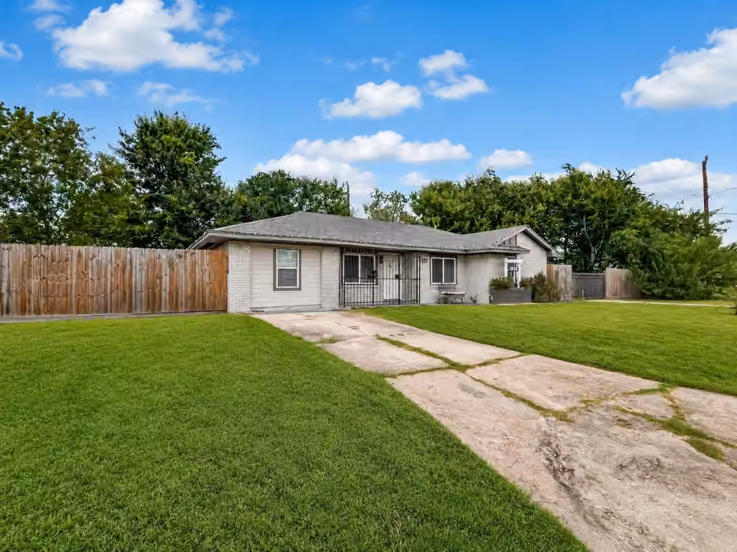 Photo 2 of 5739 Waterford Drive, Houston, TX